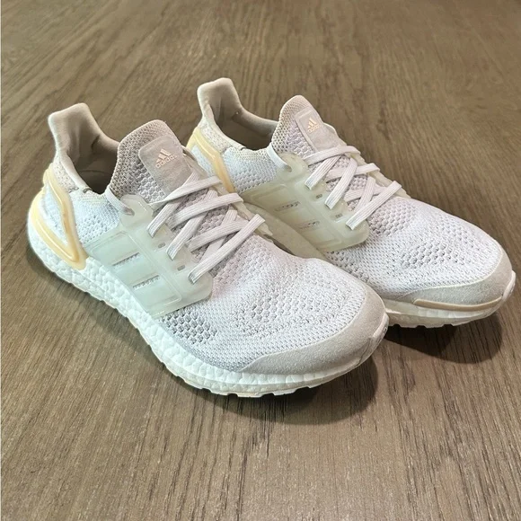 Adidas Women’s Ultraboost Size 7.5 - Picture 1 of 9